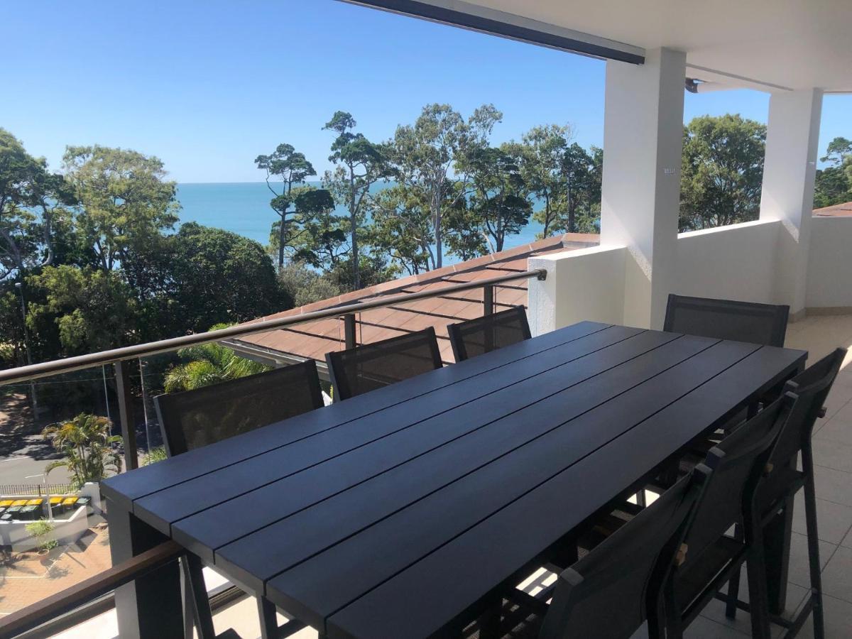 허비베이 그랜드 머큐어 알레그라 허비 베이 아파트 호텔 외부 사진 A balcony in a residential apartment