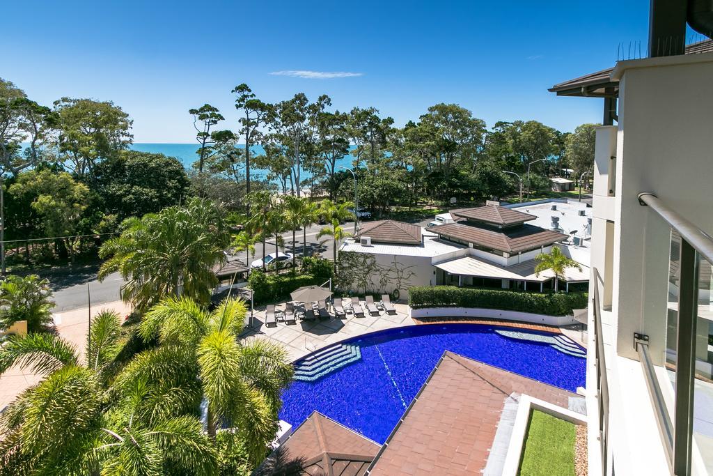 허비베이 그랜드 머큐어 알레그라 허비 베이 아파트 호텔 외부 사진 View of the pool at the Mantra on Saltwater Island