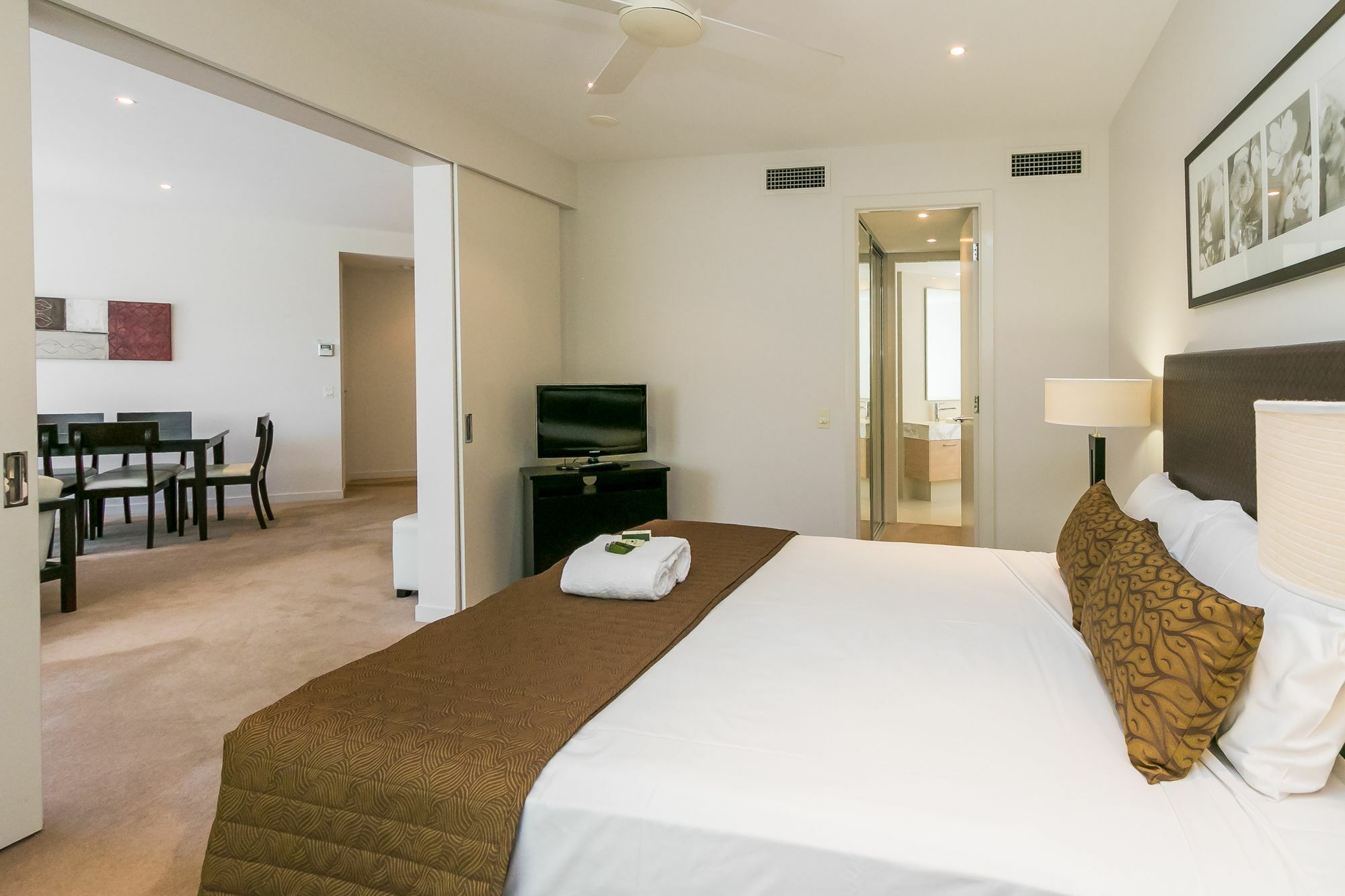 허비베이 그랜드 머큐어 알레그라 허비 베이 아파트 호텔 외부 사진 A bedroom at the Mantra on Lake Orr
